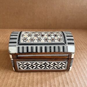 Inlaid Mother Of Pearl / Marquetry Wooden Trinket Box With Red Velvet Lining 5”